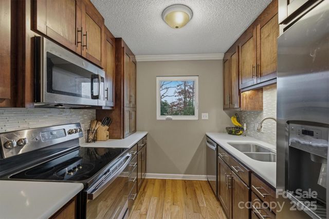 7501 Woodland Hills Road, Hickory, NC 28602