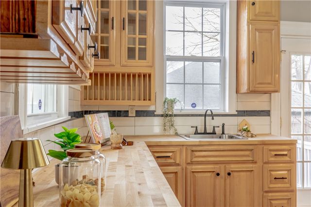 35 Madison Street, Geneva City, NY 14456