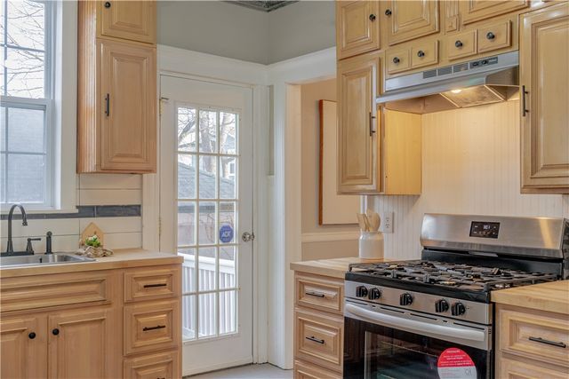 35 Madison Street, Geneva City, NY 14456