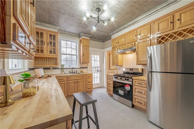 35 Madison Street, Geneva City, NY 14456