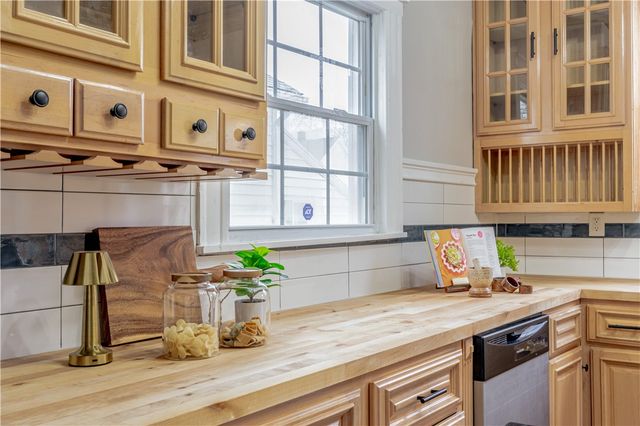 35 Madison Street, Geneva City, NY 14456