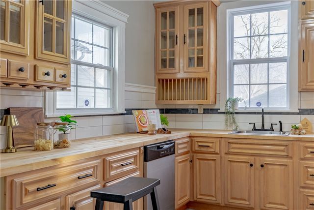 35 Madison Street, Geneva City, NY 14456