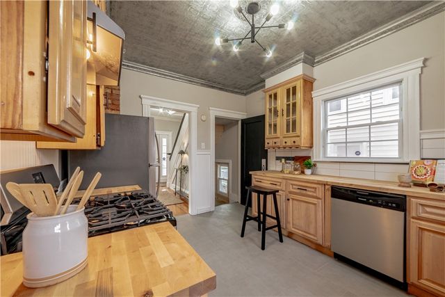 35 Madison Street, Geneva City, NY 14456