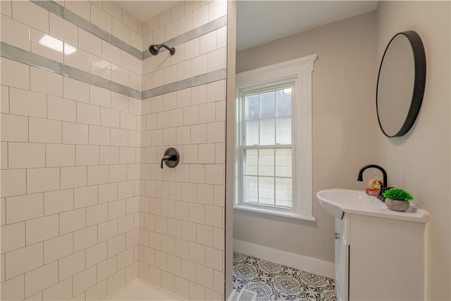 35 Madison Street, Geneva City, NY 14456