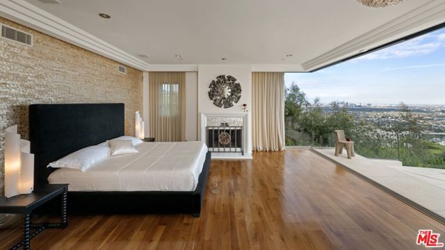 1456 Blue Jay Way, Los Angeles, CA 90069