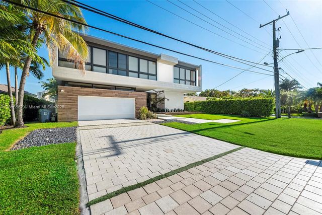 418 Sunset Dr, Hallandale Beach, FL 33009