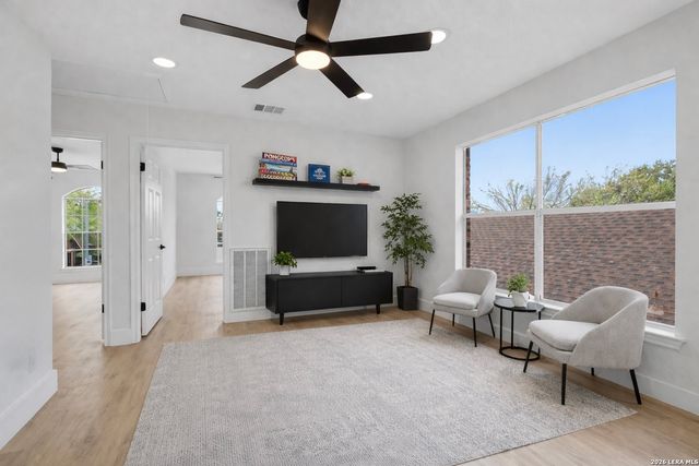 10242 Sandyglen, San Antonio, TX 78240