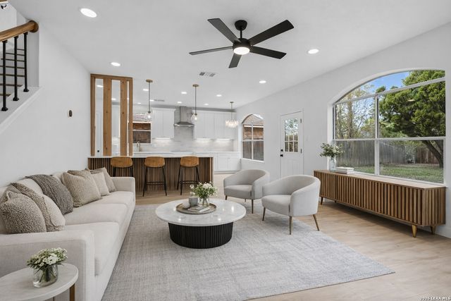 10242 Sandyglen, San Antonio, TX 78240