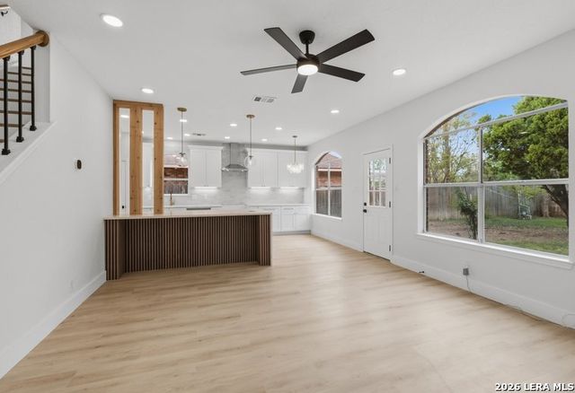 10242 Sandyglen, San Antonio, TX 78240