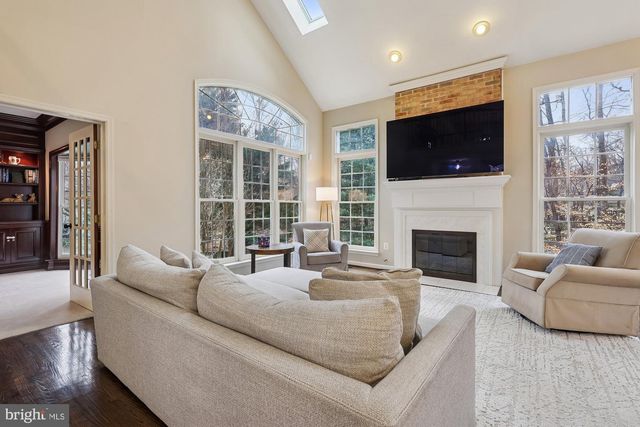 8514 OAK CHASE CIR, Fairfax Station, VA 22039