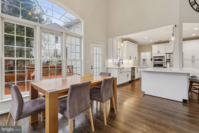 8514 OAK CHASE CIR, Fairfax Station, VA 22039