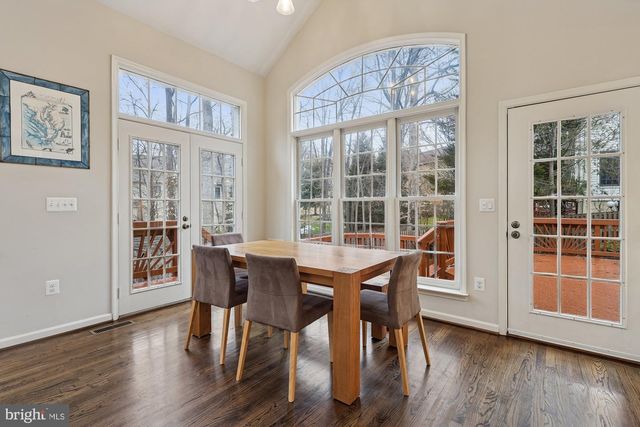 8514 OAK CHASE CIR, Fairfax Station, VA 22039