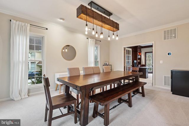 8514 OAK CHASE CIR, Fairfax Station, VA 22039