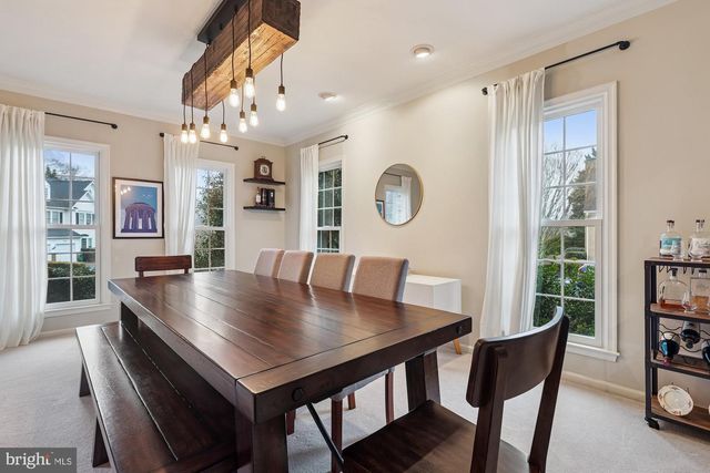 8514 OAK CHASE CIR, Fairfax Station, VA 22039