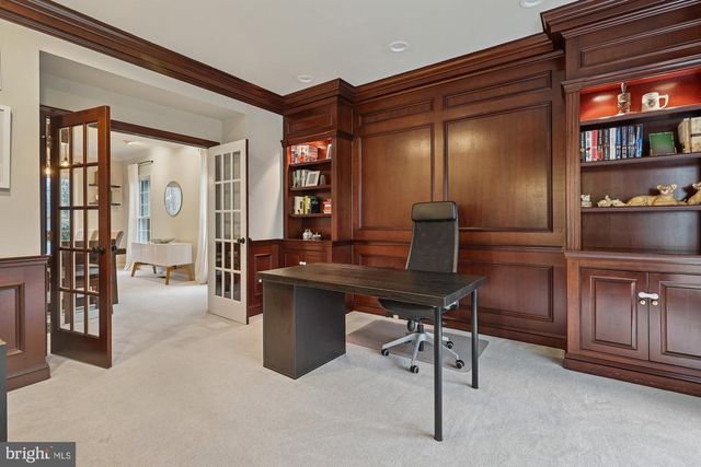 8514 OAK CHASE CIR, Fairfax Station, VA 22039