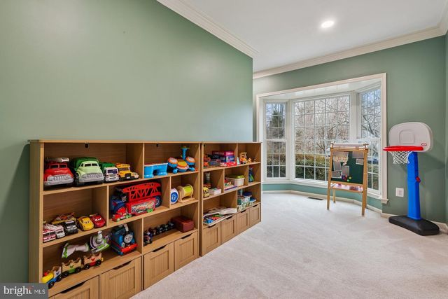 8514 OAK CHASE CIR, Fairfax Station, VA 22039