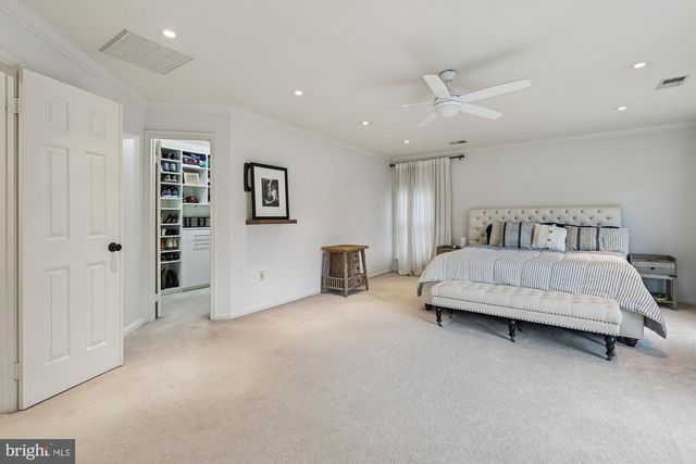 8514 OAK CHASE CIR, Fairfax Station, VA 22039