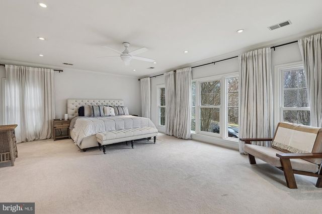 8514 OAK CHASE CIR, Fairfax Station, VA 22039