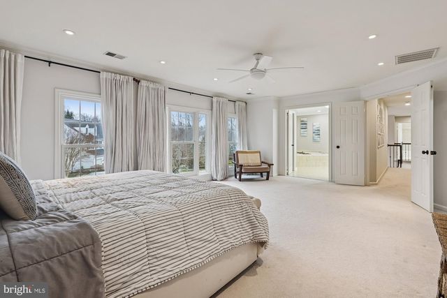 8514 OAK CHASE CIR, Fairfax Station, VA 22039