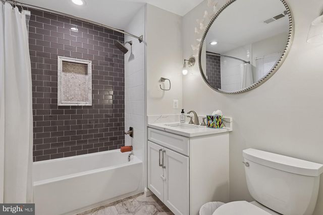 8514 OAK CHASE CIR, Fairfax Station, VA 22039