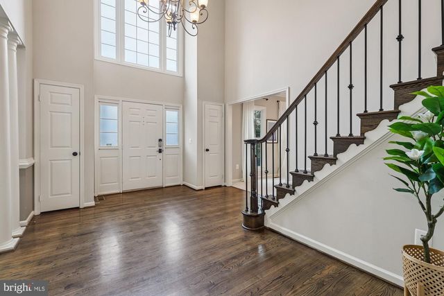 8514 OAK CHASE CIR, Fairfax Station, VA 22039