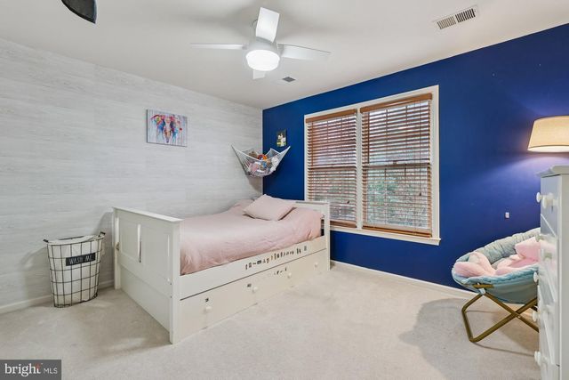 8514 OAK CHASE CIR, Fairfax Station, VA 22039