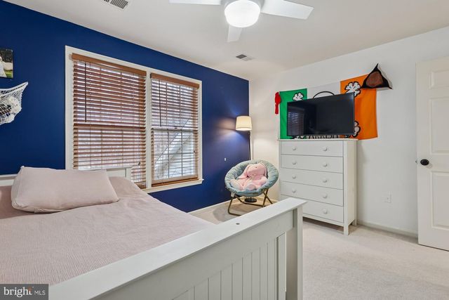 8514 OAK CHASE CIR, Fairfax Station, VA 22039