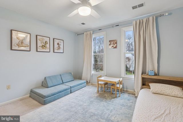 8514 OAK CHASE CIR, Fairfax Station, VA 22039