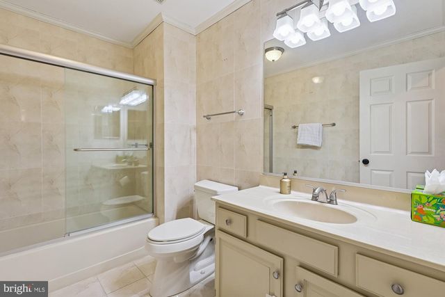 8514 OAK CHASE CIR, Fairfax Station, VA 22039