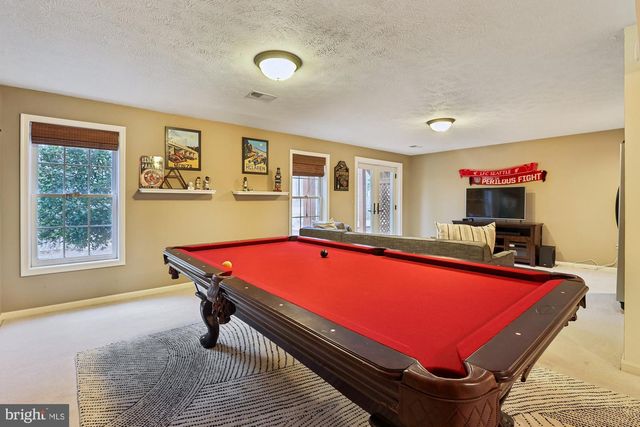 8514 OAK CHASE CIR, Fairfax Station, VA 22039