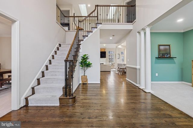 8514 OAK CHASE CIR, Fairfax Station, VA 22039