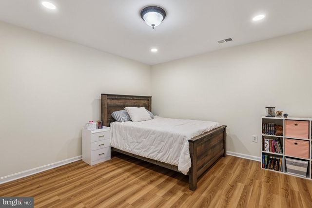 8514 OAK CHASE CIR, Fairfax Station, VA 22039