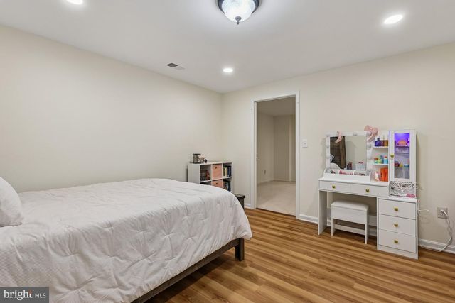 8514 OAK CHASE CIR, Fairfax Station, VA 22039