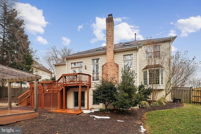 8514 OAK CHASE CIR, Fairfax Station, VA 22039