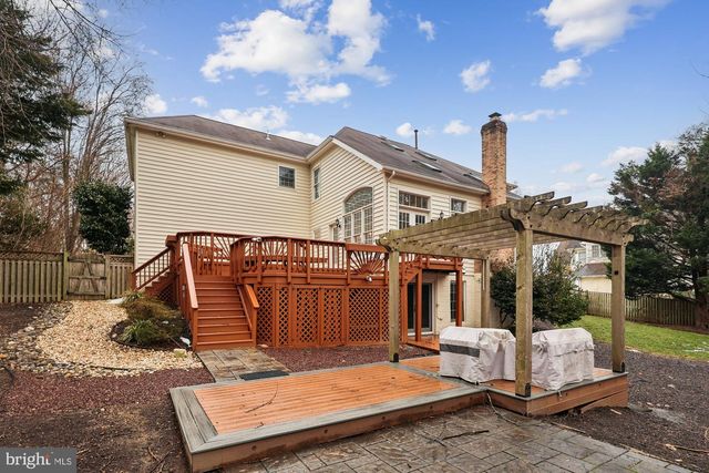 8514 OAK CHASE CIR, Fairfax Station, VA 22039