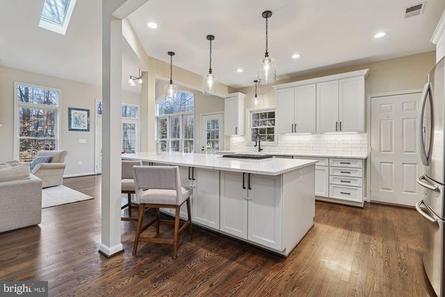 8514 OAK CHASE CIR, Fairfax Station, VA 22039