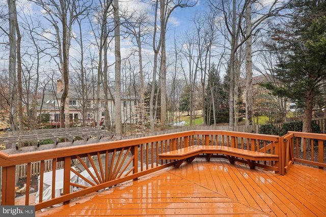 8514 OAK CHASE CIR, Fairfax Station, VA 22039