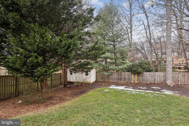 8514 OAK CHASE CIR, Fairfax Station, VA 22039