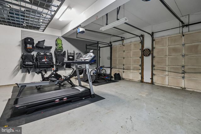 8514 OAK CHASE CIR, Fairfax Station, VA 22039