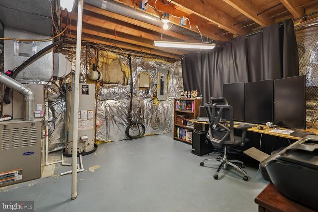 8514 OAK CHASE CIR, Fairfax Station, VA 22039