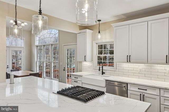 8514 OAK CHASE CIR, Fairfax Station, VA 22039