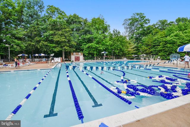 8514 OAK CHASE CIR, Fairfax Station, VA 22039