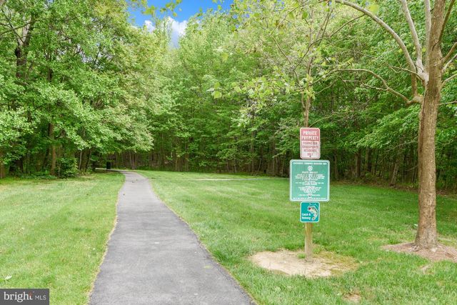 8514 OAK CHASE CIR, Fairfax Station, VA 22039