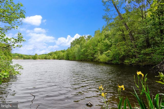 8514 OAK CHASE CIR, Fairfax Station, VA 22039