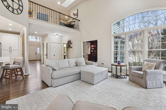 8514 OAK CHASE CIR, Fairfax Station, VA 22039