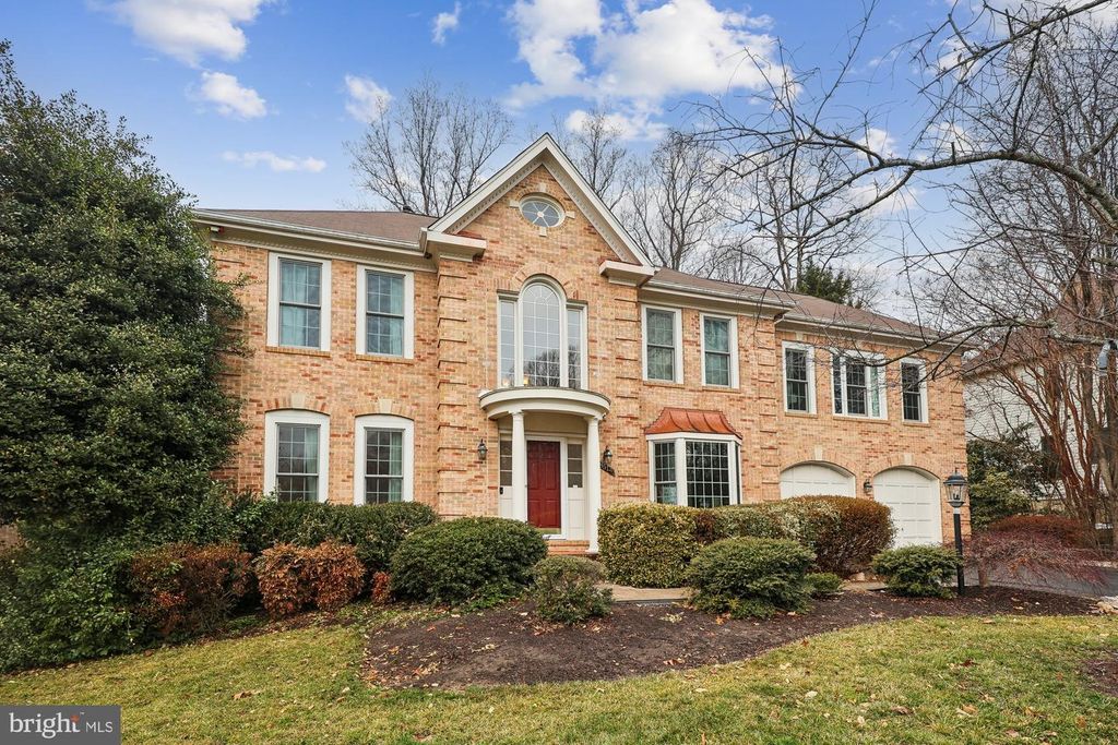 8514 OAK CHASE CIR, Fairfax Station, VA 22039
