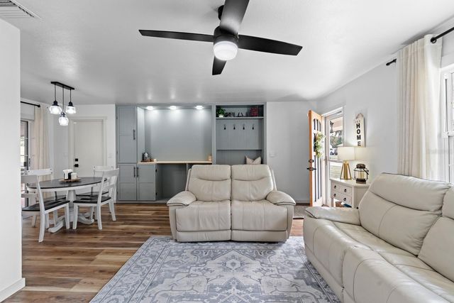 8701 56TH STREET N, Pinellas Park, FL 33782