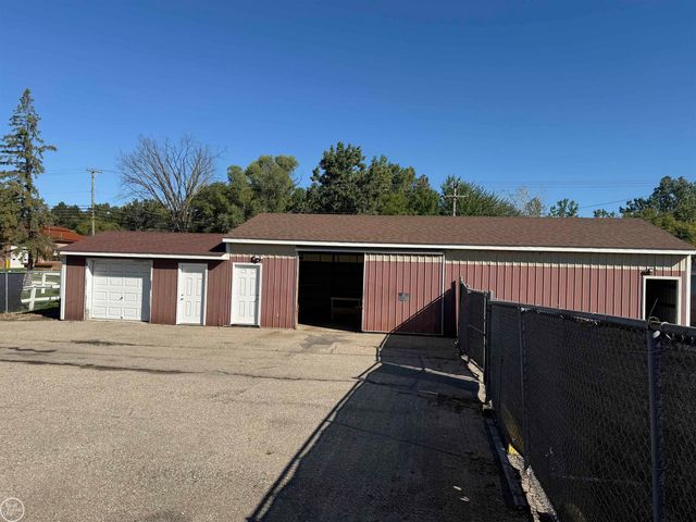48995B Gratiot Avenue, Chesterfield Twp, MI 48051