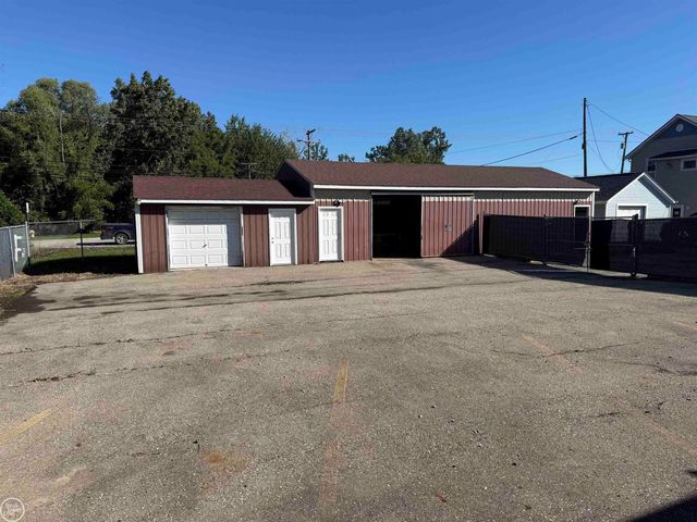 48995B Gratiot Avenue, Chesterfield Twp, MI 48051