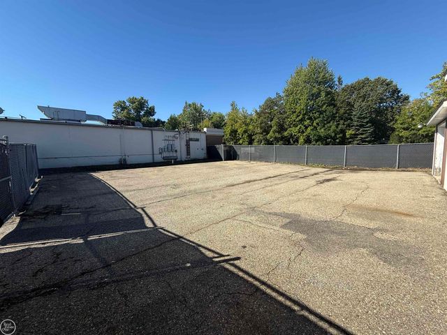 48995B Gratiot Avenue, Chesterfield Twp, MI 48051